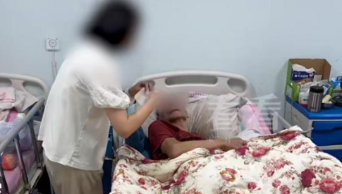 61岁大爷娶小16岁妻子结婚当日脑梗,奶奶去世后，任芳立即出面认领遗产，我们也是那时才知道她的存在。”