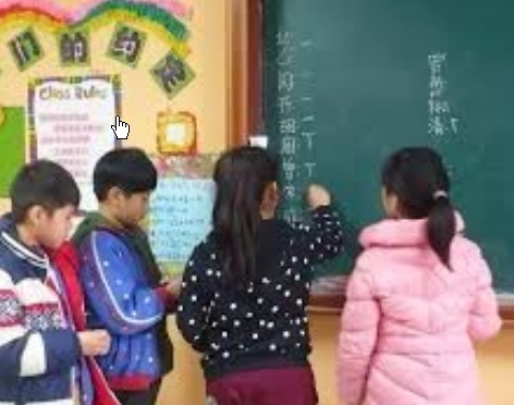 <strong>小学仅1老师4学生 全校都是班干部</strong>